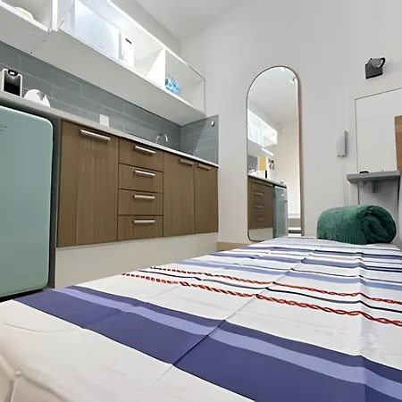 Moderno com piscina e perto da praia-2